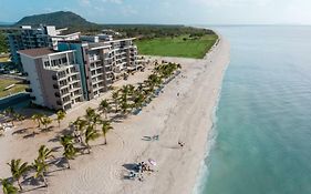 Playa Caracol Residences